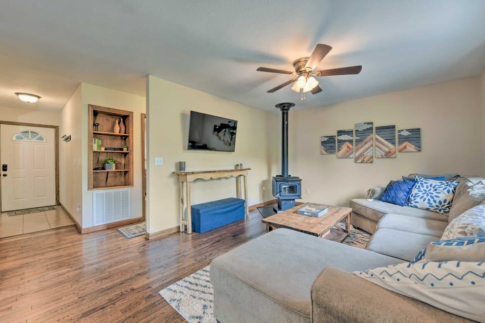 Pet-Friendly Waynesville Home w/ Mountain Views! House in Tennessee