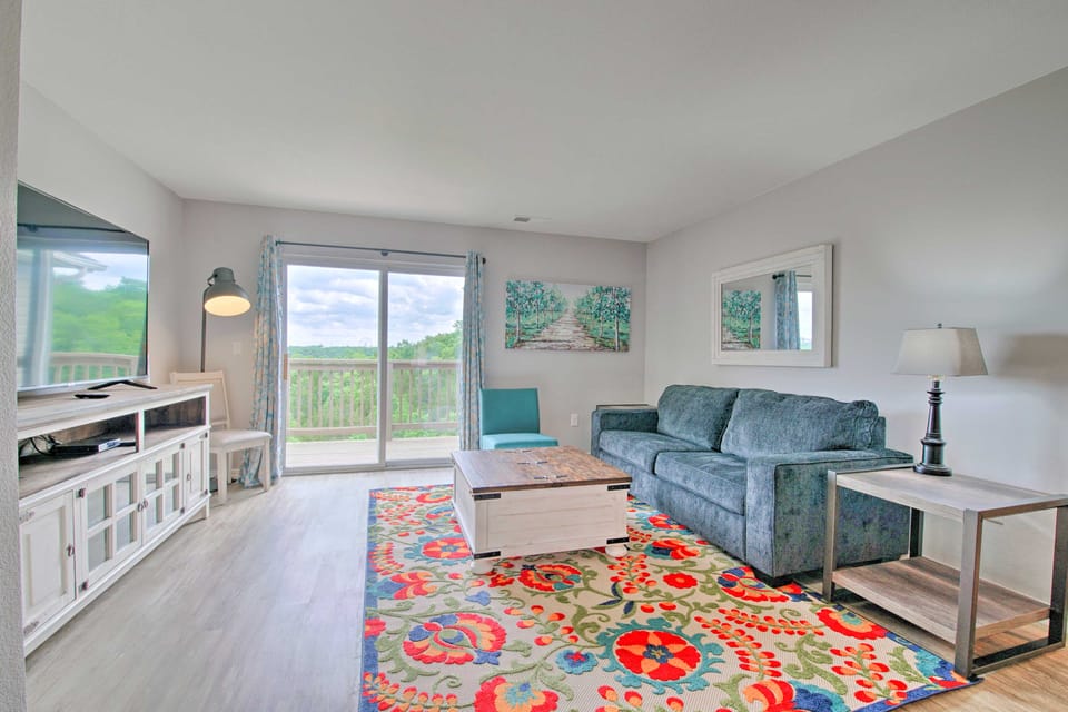 Cozy Family Condo w/ Balcony in Heart of Branson Apartment in Branson