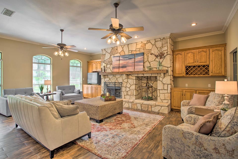 Happy Trails Hideout w/ New Bunk House &  Hot Tub! House in Texas
