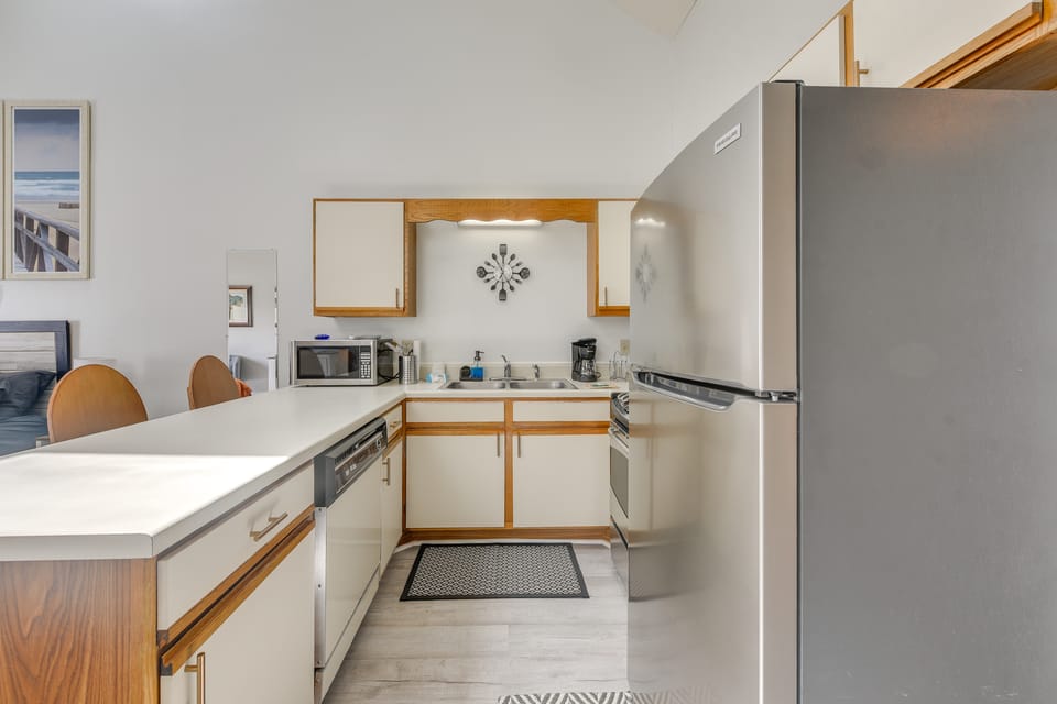 Baytree Golf Colony Studio ~ 5 Mi to Beach! Apartment in Little River
