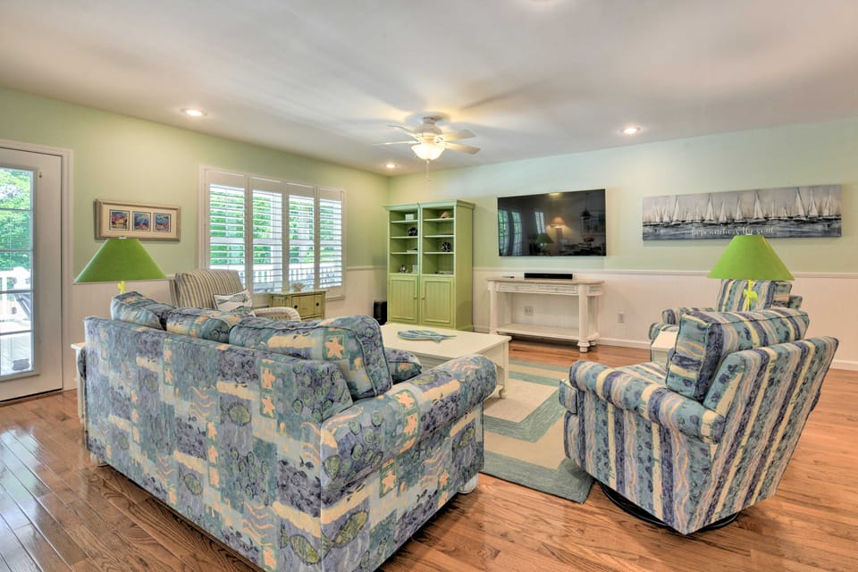 Lake Norman Retreat w/ Dock ~ 1 Mi to Marina! House in Lake Norman
