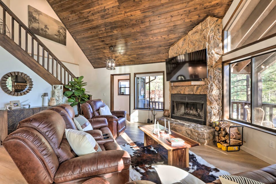 Wraparound Deck & Poker Room: Cabin in Munds Park House in Munds Park
