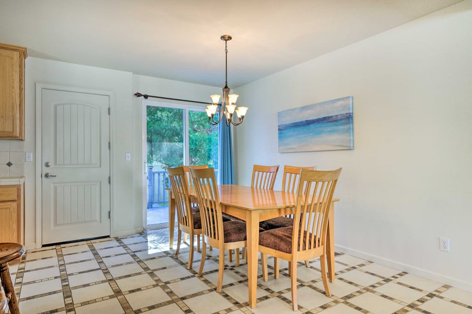 Community Perks: Welcoming Groveland Home House in Groveland