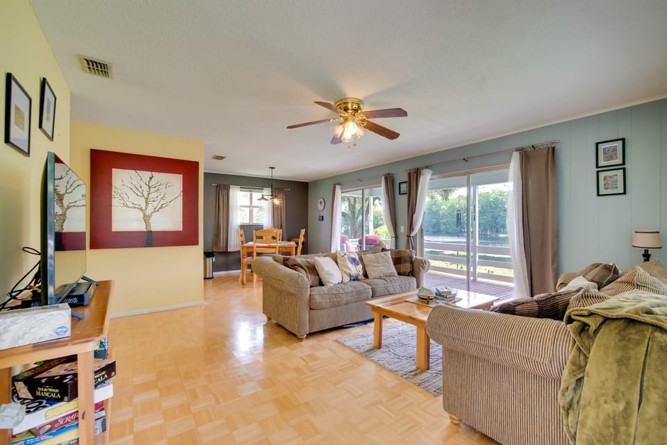 Docks + Balcony: Peaceful River Abode in Dunnellon Apartment in Dunnellon