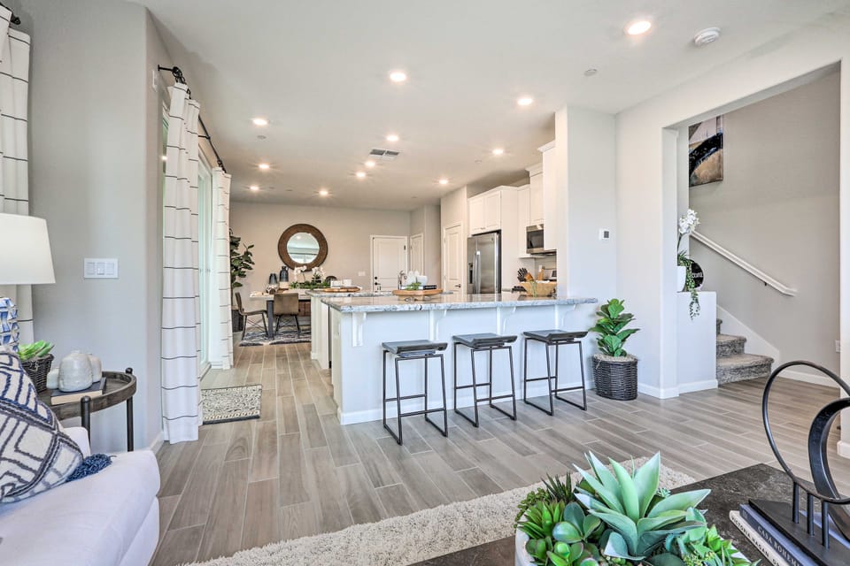 Relaxing Roseville Home w/ Outdoor Amenities House in Roseville