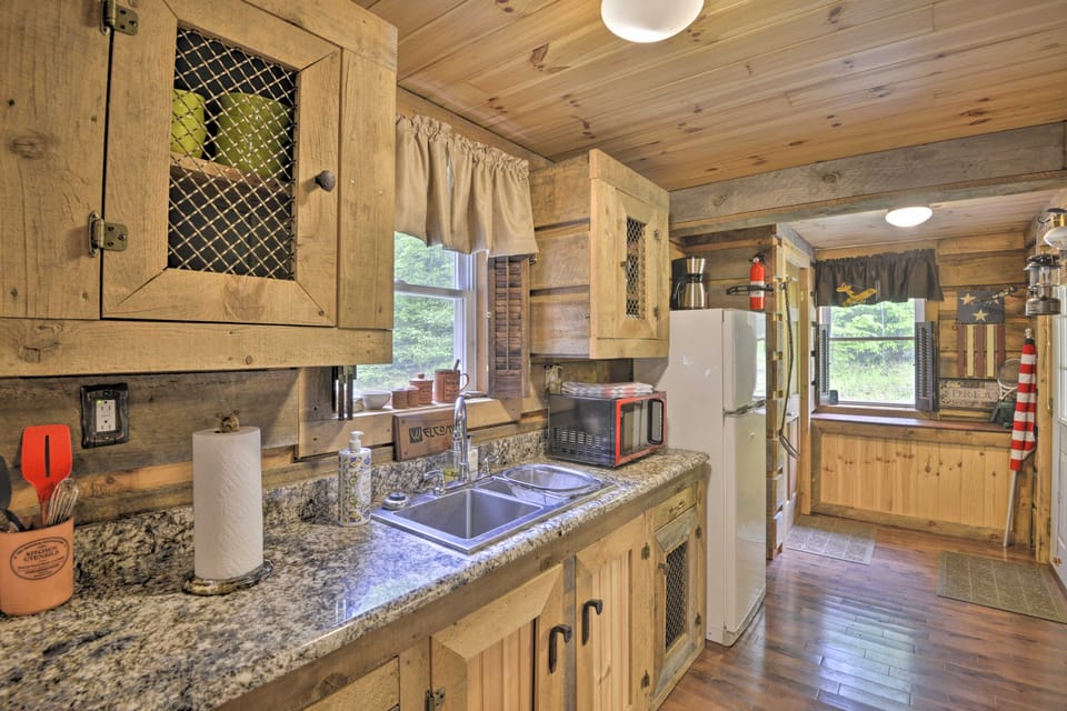 Constantia Cabin Escape > 2 Mi to Lake Oneida House in New York