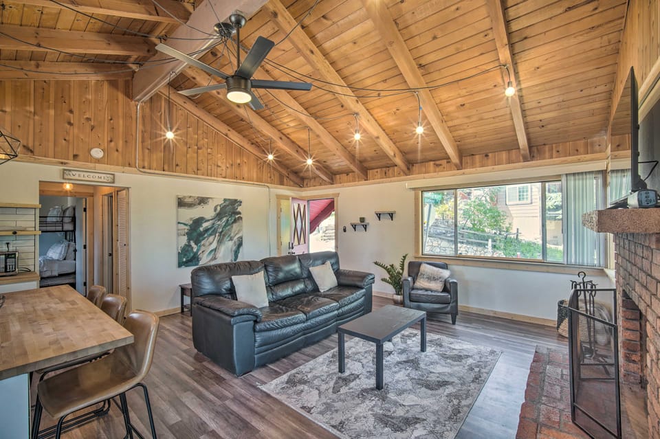 Newly Renovated Lake Arrowhead Cabin w/ Deck! House in Lake Arrowhead