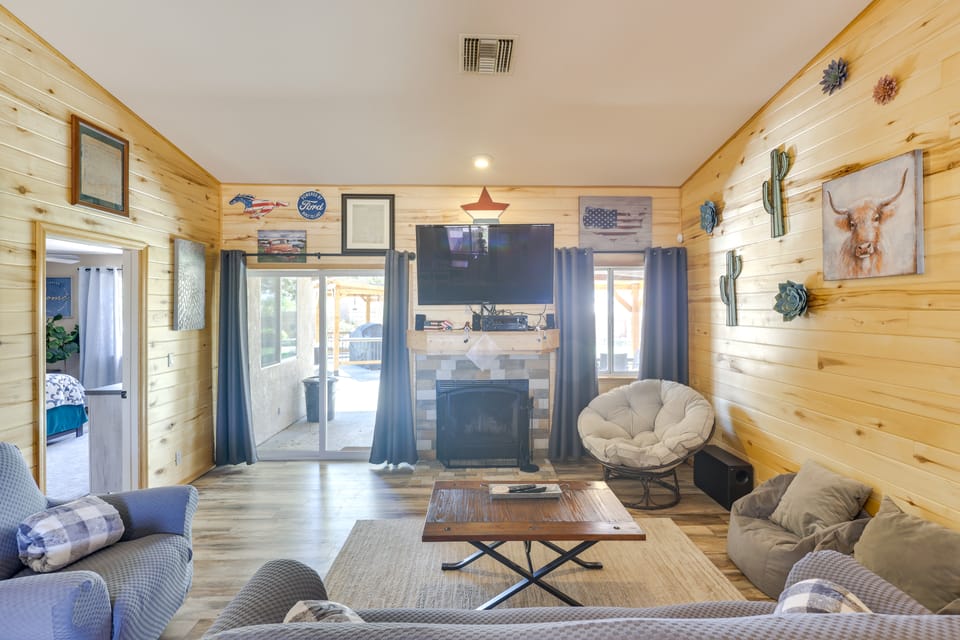 Lovely Bullhead City Retreat w/ Pool and Hot Tub House in Bullhead City