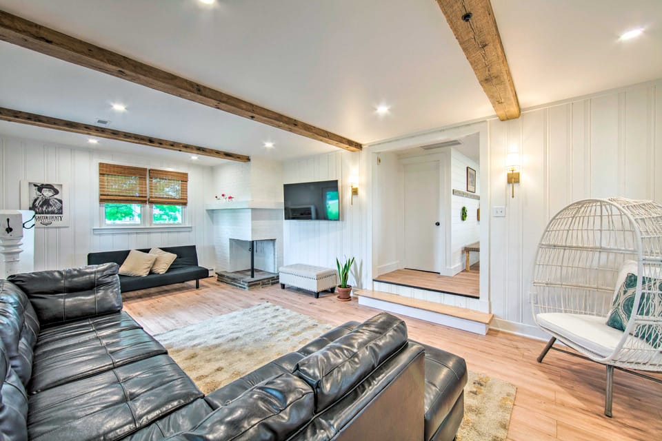 3 Mi to Dutch Wonderland: Serene Home w/ Deck House in Pennsylvania