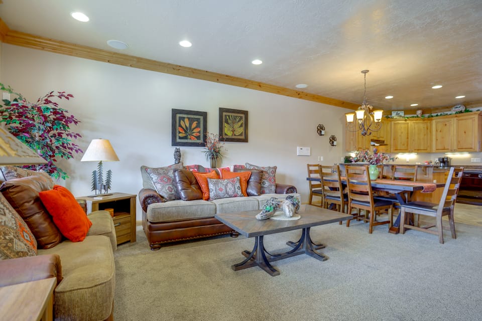 High-End Huntsville Condo w/ Private Hot Tub! Apartment in Utah