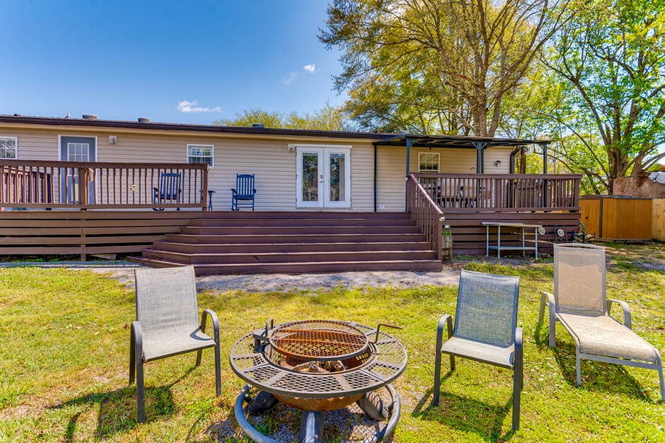 Fire Pit & On-Site Fishing! Pensacola Family Home House in Alabama