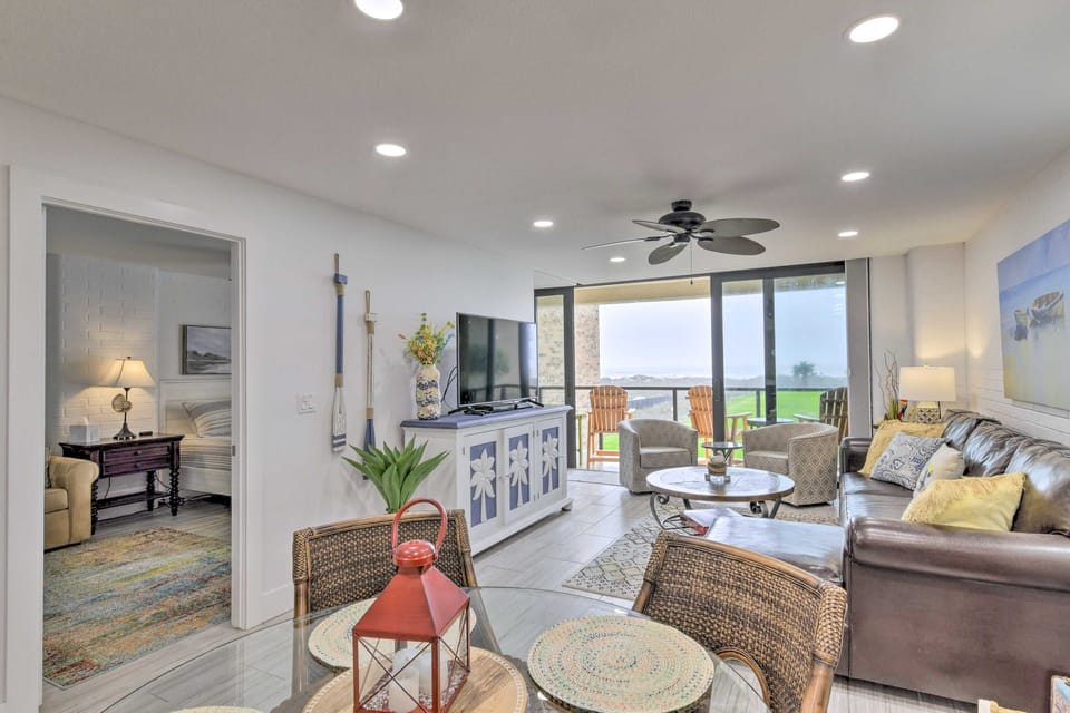 Pools, Hot Tub & Ocean Views: Port Aransas Condo Apartment in Port Aransas