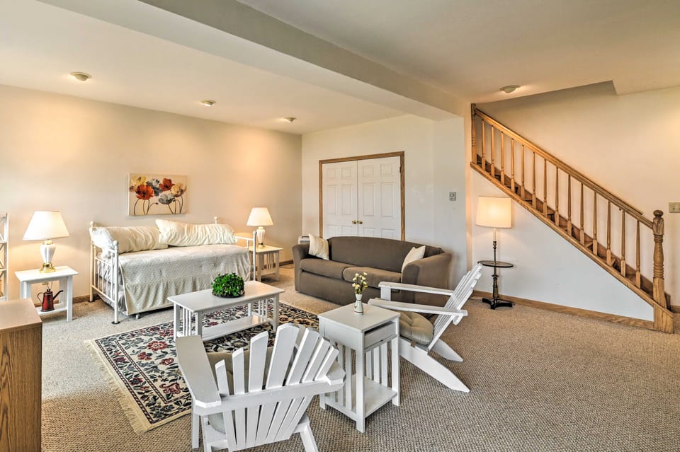 Lakefront Broadalbin Getaway w/ Deck + Kayaks House in Saratoga