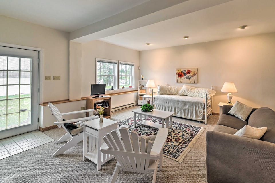 Lakefront Broadalbin Getaway w/ Deck + Kayaks House in Saratoga