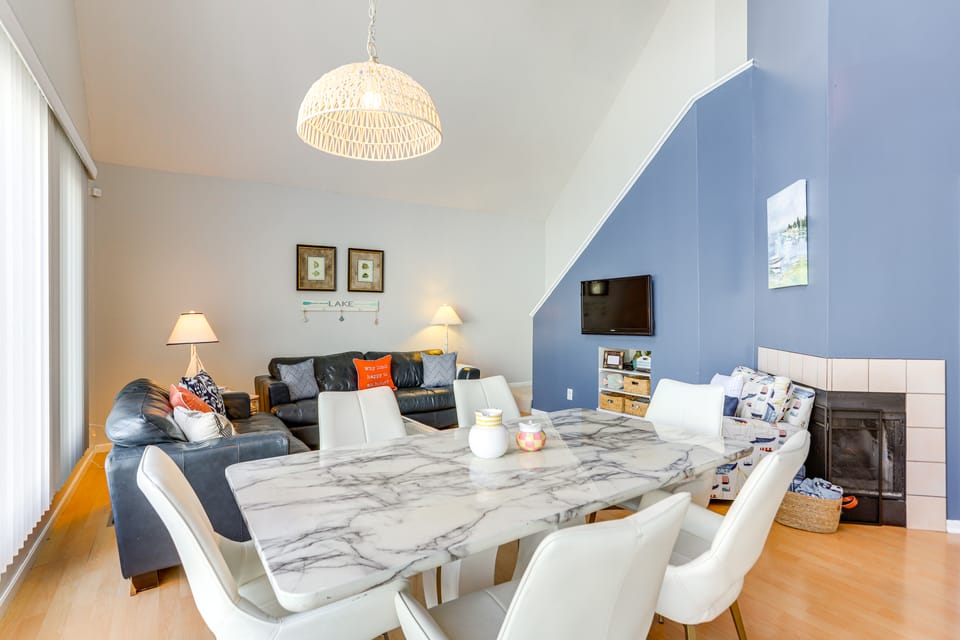 Family-Friendly Port Clinton Home w/ Private Deck House in Port Clinton