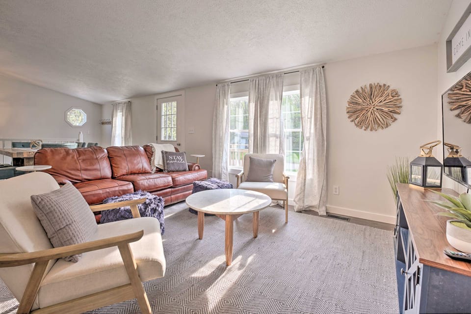 Breezy Coloma Getaway w/ Grill - 1 Mi to Beaches! House in Lake Michigan Beach
