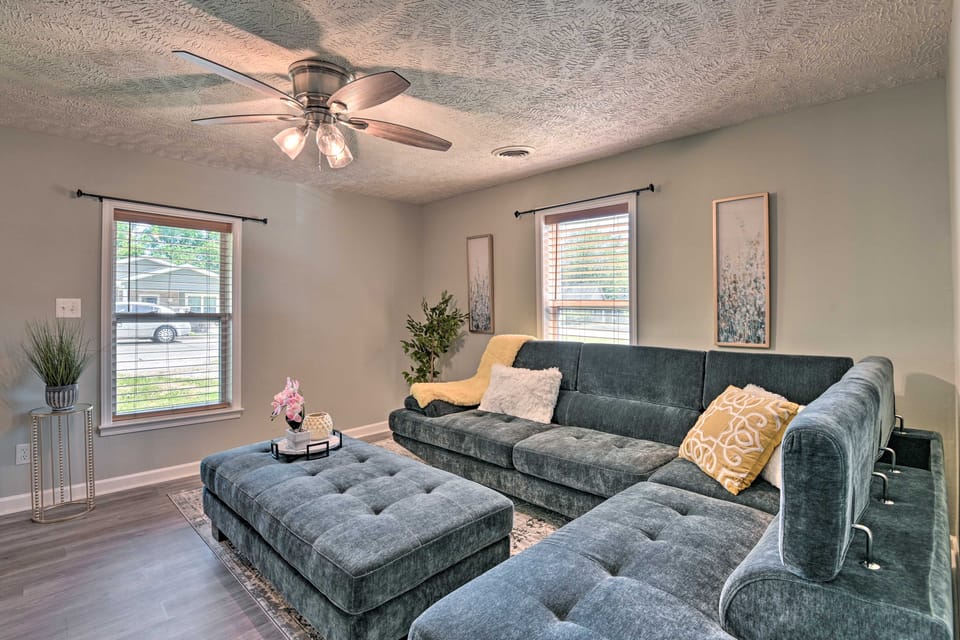 Quaint Downtown Murfreesboro Cottage w/ Lush Yard Cottage in Murfreesboro