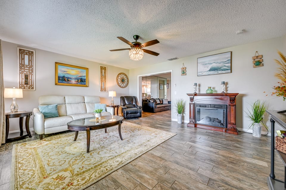 Hook, Line & Leisure: Lakefront Gem w/ Porch! House in Winter Haven