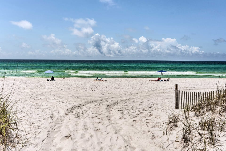 Chic Fort Walton Condo ~ 2 Blocks to Beach! Apartment in Okaloosa Island