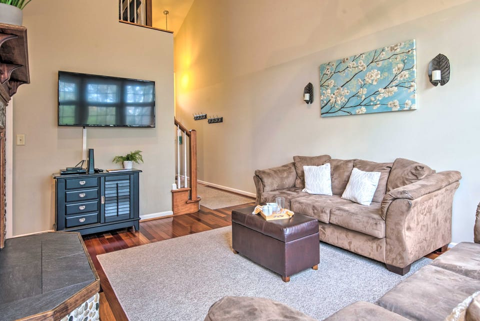 Community Perks & Deck: Lake Harmony Townhome! Apartment in Kidder Township