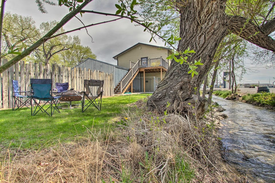 Chic Retro Retreat in Choteau: Walk to Dtwn! Apartment in Idaho