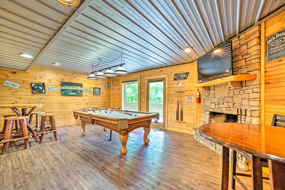 Games, Theater & Views: Gatlinburg Gem Near Trails House in Sevier County