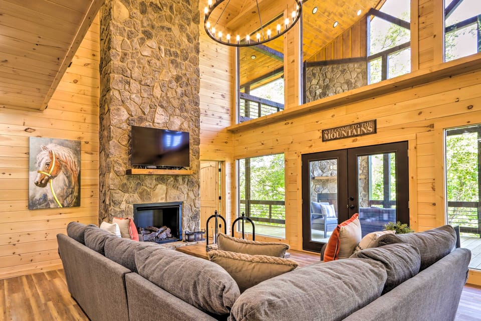 Riverfront Blue Ridge Escape w/ Scenic Views! House in Georgia