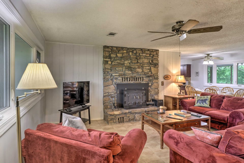 Norfork Getaway: Walk in White River Access! House in Arkansas