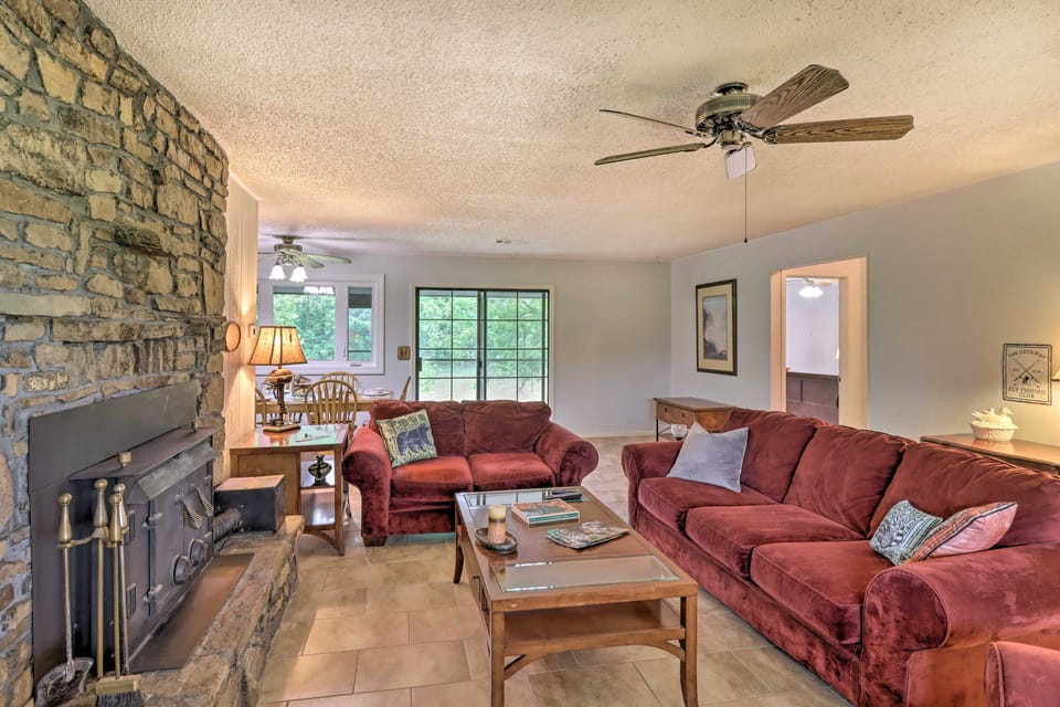 Norfork Getaway: Walk in White River Access! House in Arkansas