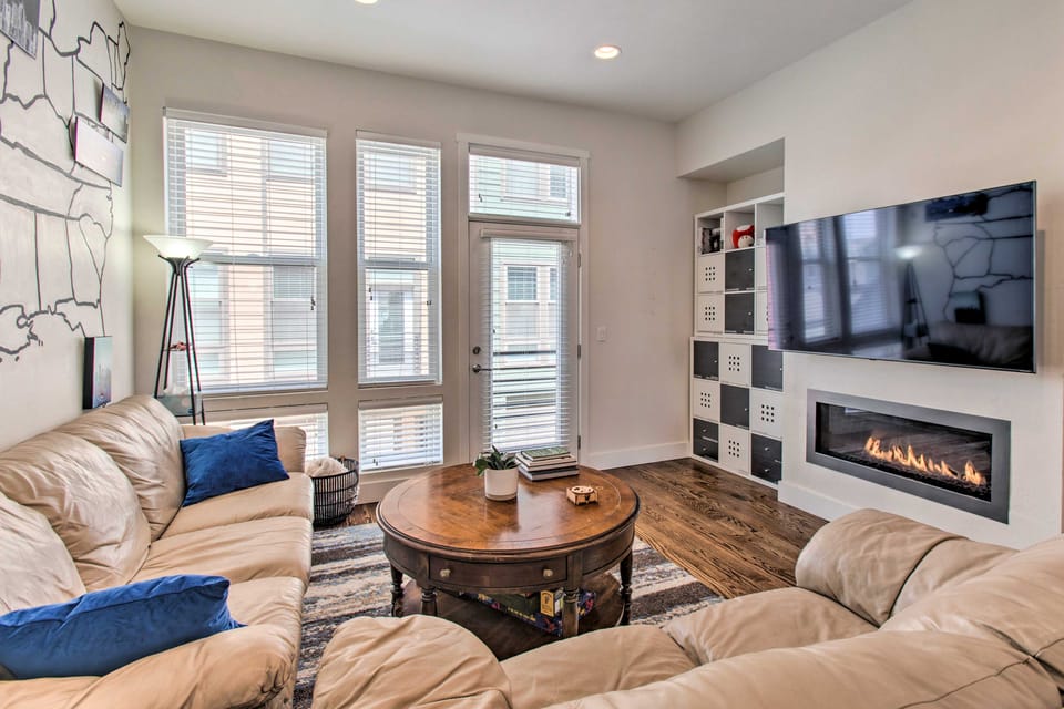 Rooftop Deck & City Views: Denver Abode! Apartment in Denver