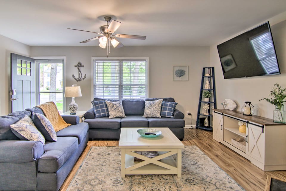 Coastal Escape w/ Water Access & Sunroom House in Ocean View