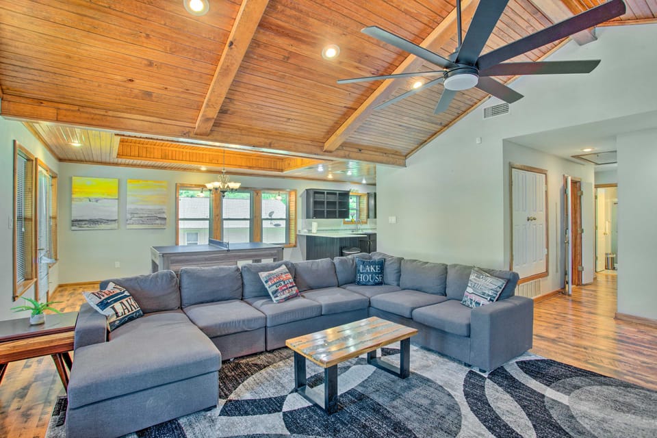Waterfront Yantis Retreat w/ Deck & Zipline! House in Texas