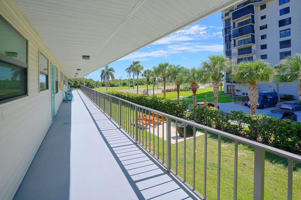 Idyllic Fort Pierce Retreat - Walk to Beach! Apartment in Fort Pierce
