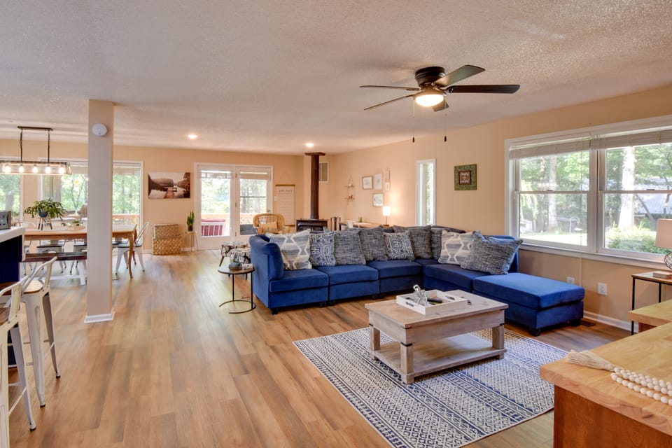 Waterfront ‘CasAbella Cottage’ w/ Kayaks & Fishing Cottage in Georgia