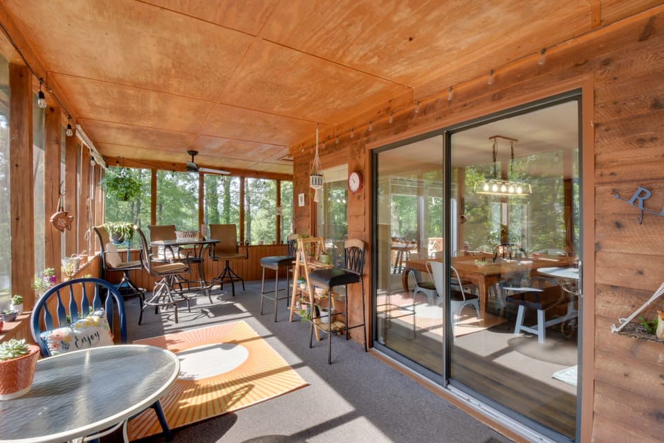 Waterfront ‘CasAbella Cottage’ w/ Kayaks & Fishing Cottage in Georgia