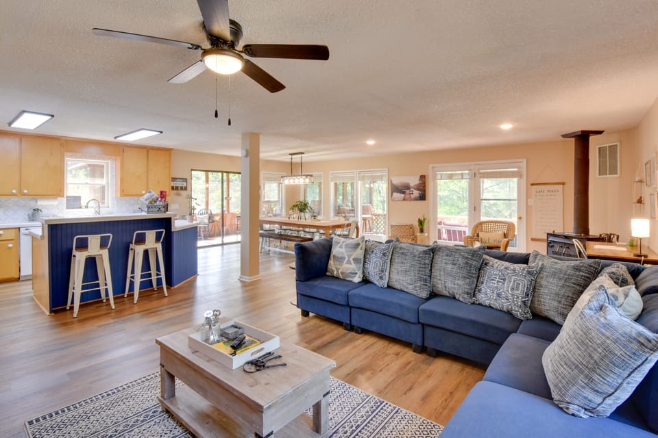 Waterfront ‘CasAbella Cottage’ w/ Kayaks & Fishing Cottage in Georgia