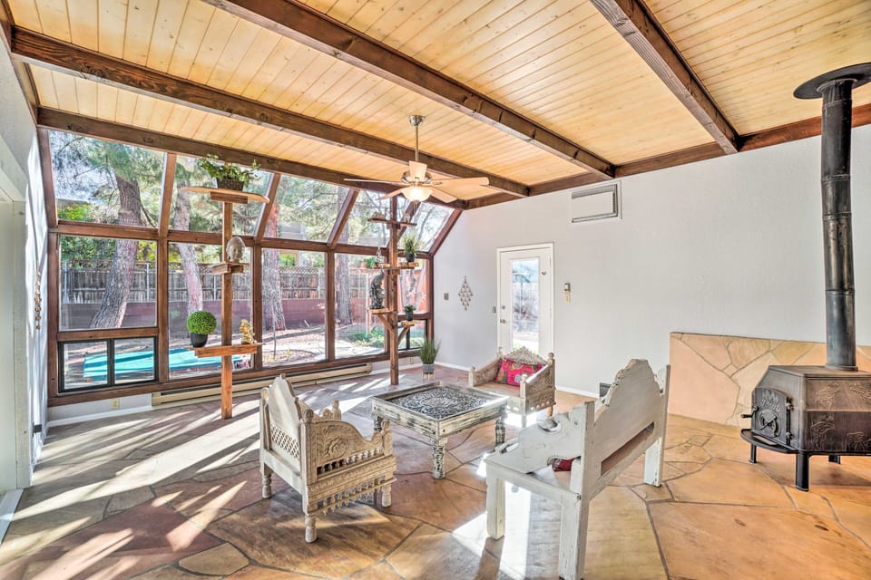 1 Mi to Cathedral Rock Trailhead: Home w/ Sunroom House in Sedona