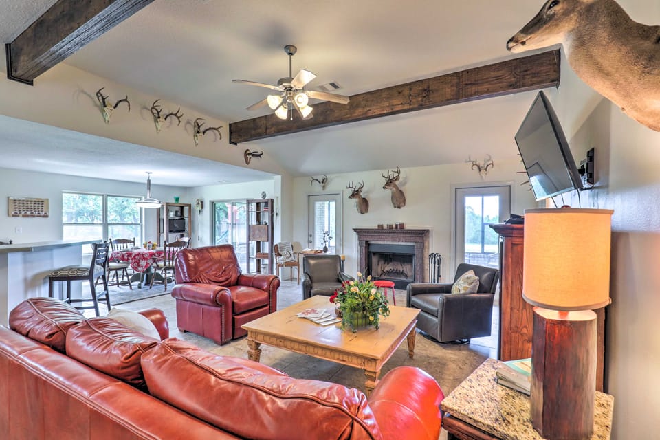 Charming Cameron Farm Retreat ~ 41 Mi to TAMU House in Texas