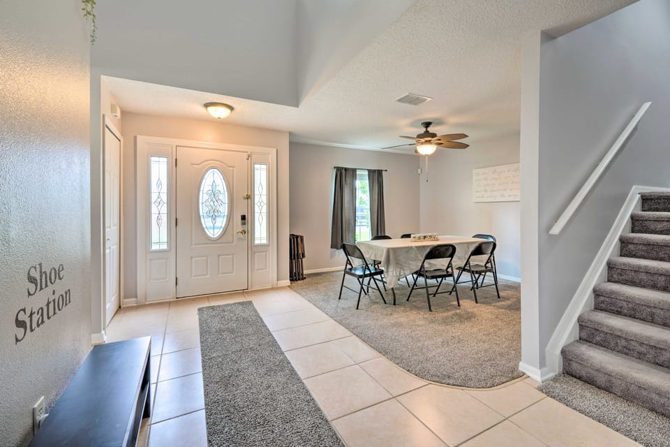 Game Room, Fenced Yard! Extended Base Near WDW House in Haines City