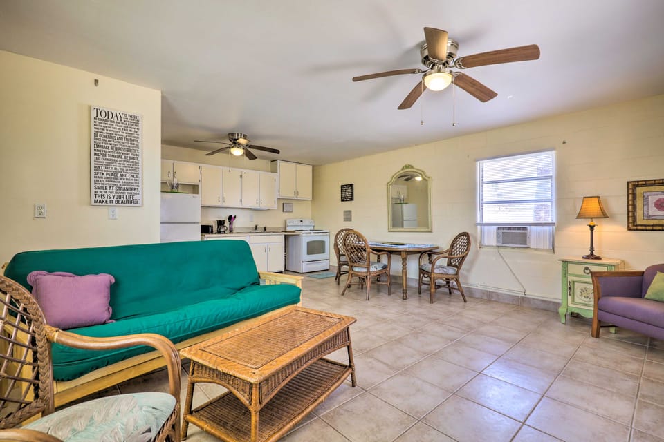 Beachfront Cottage in St Augustine - Pet Friendly! Cottage in Vilano Beach