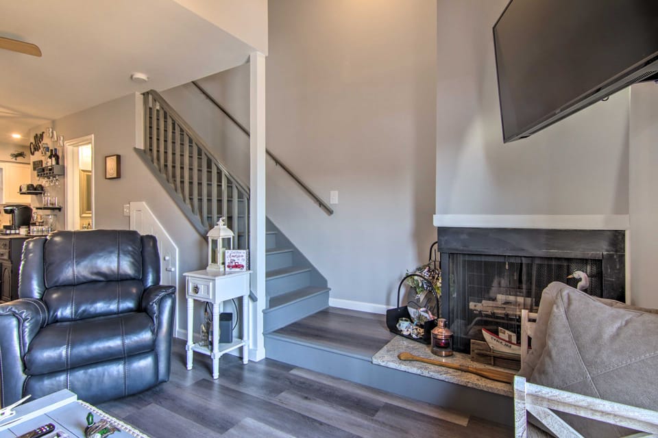 Pool Access, Near Beach! Waterfront Ocean City Gem Apartment in Ocean City