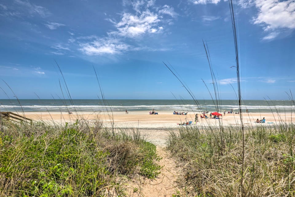 Surfside Oceanfront Cottage w/ Beach Access! Cottage in Vilano Beach
