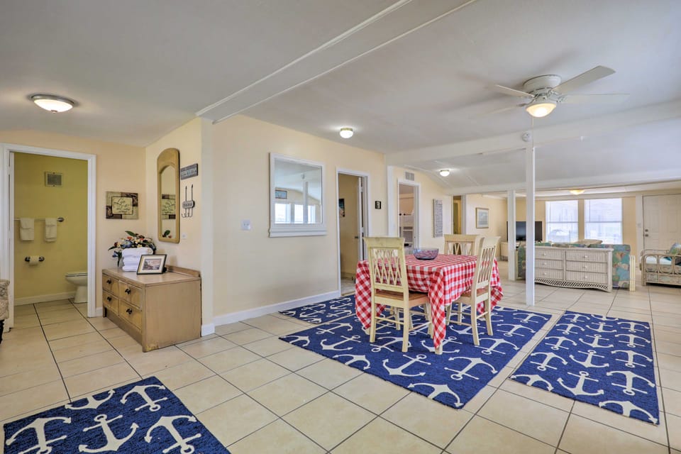 Surfside Oceanfront Cottage w/ Beach Access! Cottage in Vilano Beach