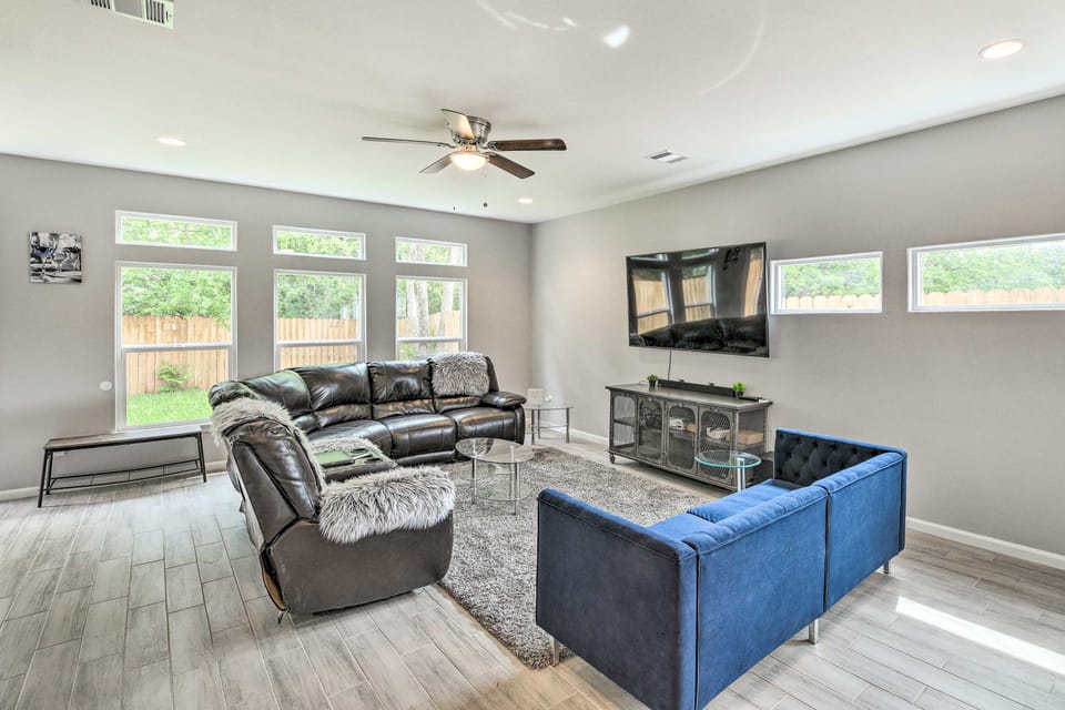 Pet-Friendly Yard! Houston Group Stay Near NRG Apartment in Houston