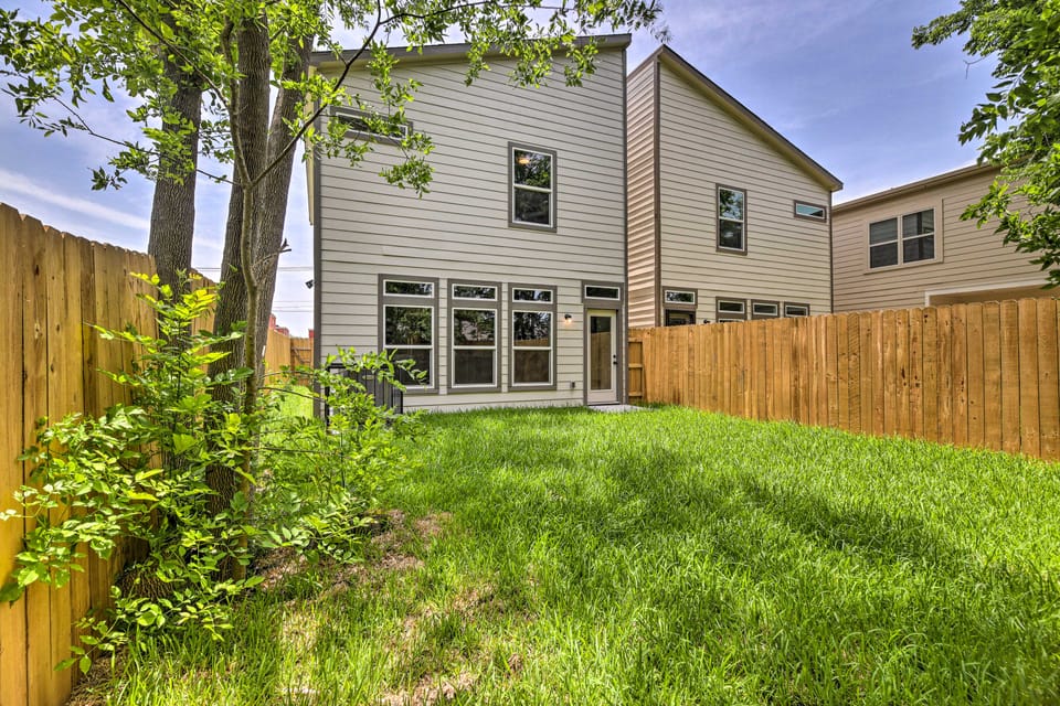 Pet-Friendly Yard! Houston Group Stay Near NRG Apartment in Houston