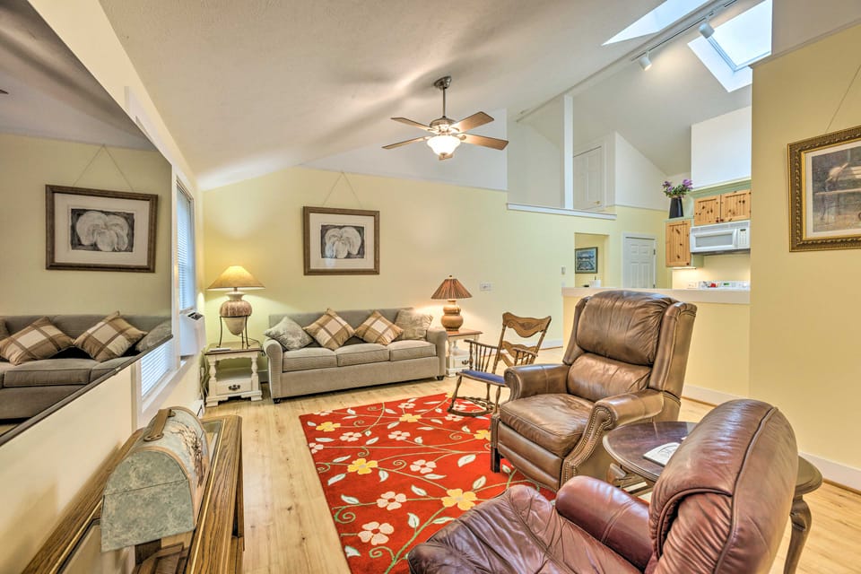 2 Bedrooms, Near Biking Trail, and Frankfort! Apartment in Michigan