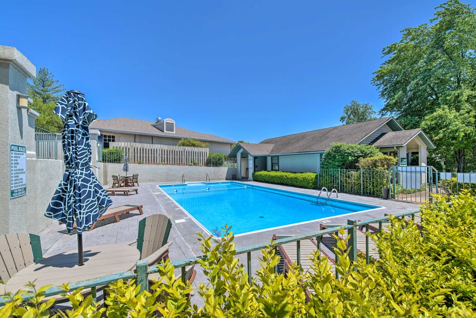 Family Condo w/ Pool, By Branson Strip! Apartment in Branson