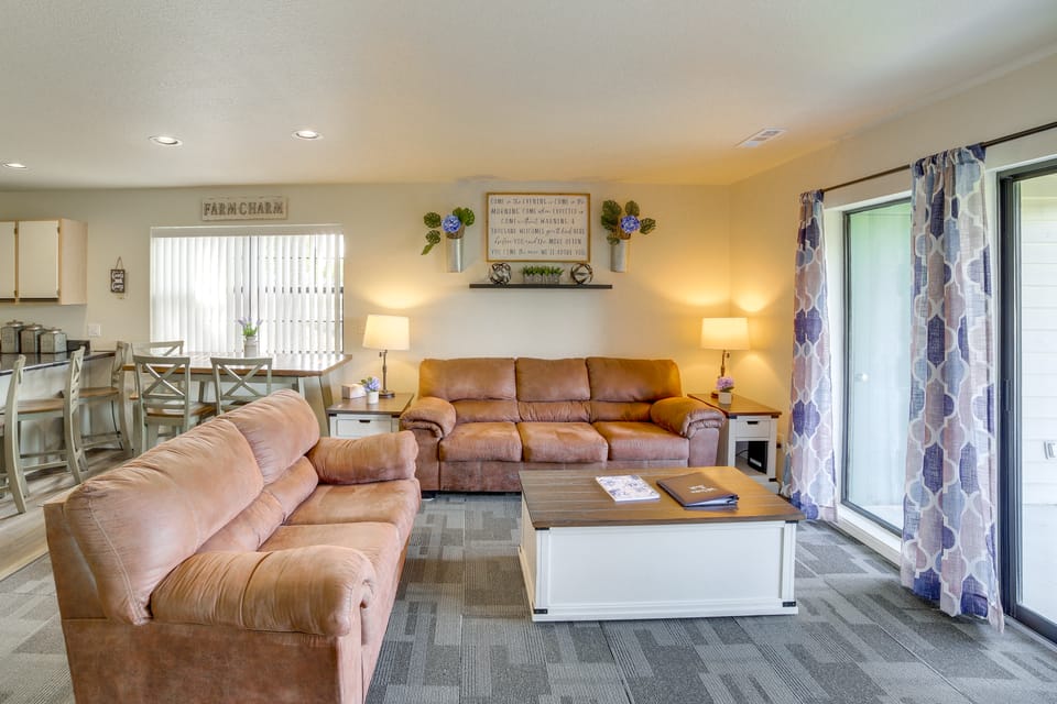 Family Condo w/ Pool, By Branson Strip! Apartment in Branson