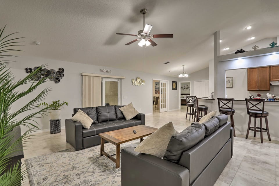 Heated Pool & Spa, 4 Mi to Beach: Seminole Home House in Largo