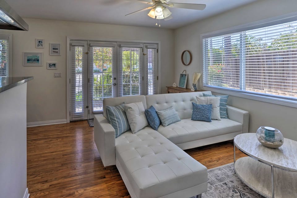 Orange County Gem: Walk to Crescent Bay Beach Apartment in Laguna Beach